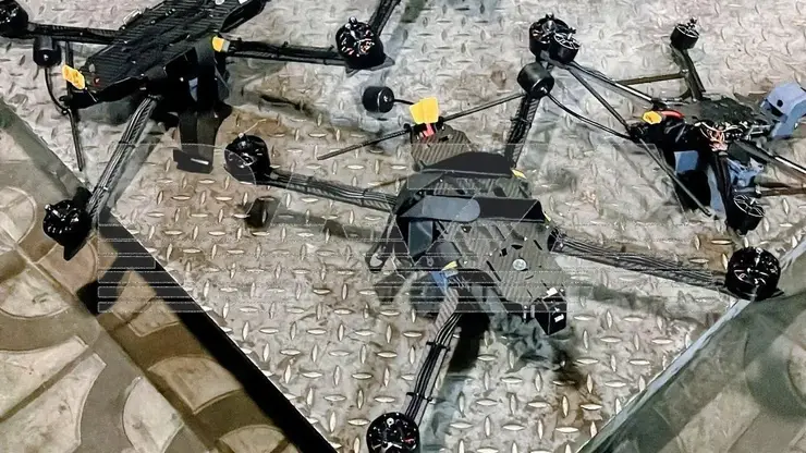 Таможенники в Приморье задержали несколько китайских фур, перевозивших почти три тысячи дронов