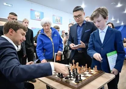 В штабе общественной поддержки «Единой России» в Красноярском крае открыли шахматный клуб Сергея Карякина