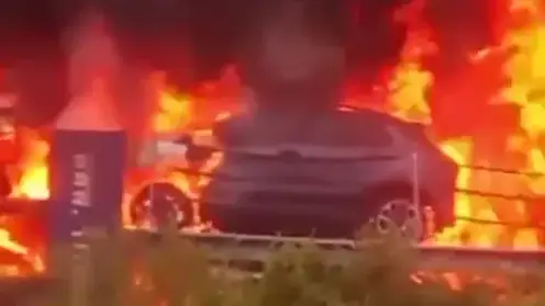 На трассе «Чита-Хабаровск» столкнулись бетономешалка и автовоз: один из автомобилей загорелся