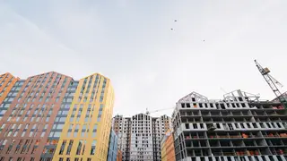 Названы регионы-лидеры и аутсайдеры по вводу жилья в 2025 году