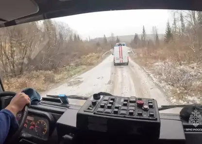 Пропавшую семью в горах Красноярского края, ищут с самолета и мотопараплана