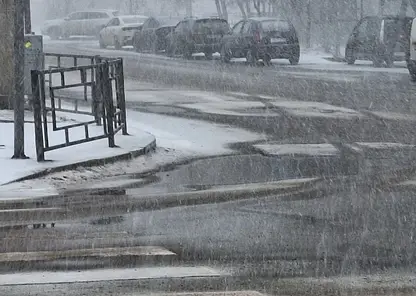 Новосибирск должен убрать противогололёдную крошку до 1 мая, иначе она станет пылью