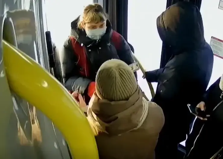 Из-за конфликта школьницы и кондуктора в Красноярске возбудили уголовное дело