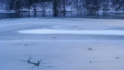 На Байкале машина с китайскими туристами провалилась под лёд
