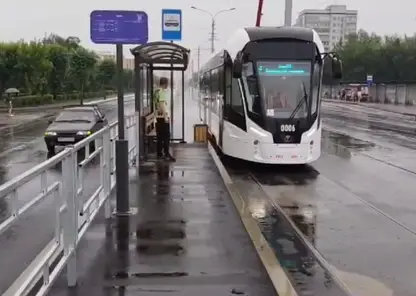 Трамваи вновь начали движение по Красрабу в Красноярске после ремонта трамвайных путей (видео)