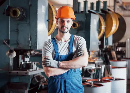 В Омской области вырос спрос на сварщиков, курьеров и слесарей: сколько им платят?