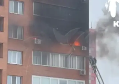 В Красноярске сгорела квартира на Взлетке. Спасены двое взрослых и ребенок