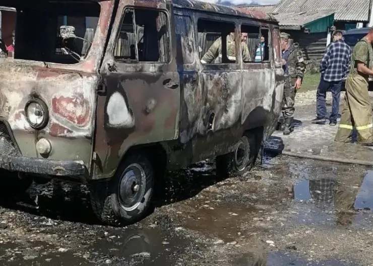 Во время похорон в Бурятии загорелся УАЗ