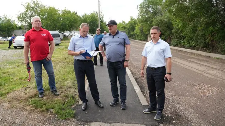 Глава Красноярска проверил благоустройство и ремонт дорог в Октябрьском районе