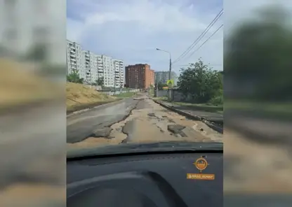 Режим угрозы ЧС из‑за размытой дороги ввели на улице Гриболевской в Красноярске