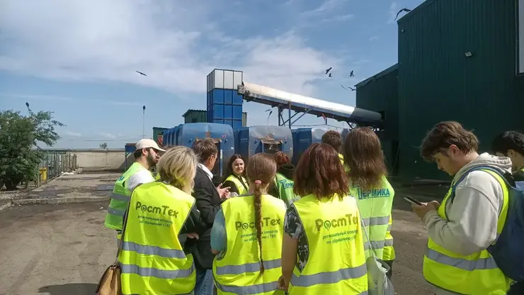 Красноярские студенты побывали на экскурсии на мусоросортировочном комплексе