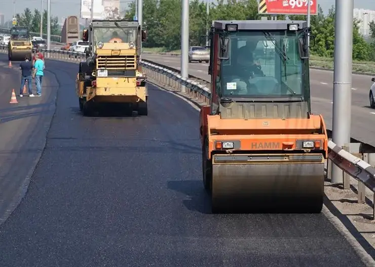 Ура – скоро поедет! Укладывать верхний слой асфальта начали на Северном шоссе в Красноярске