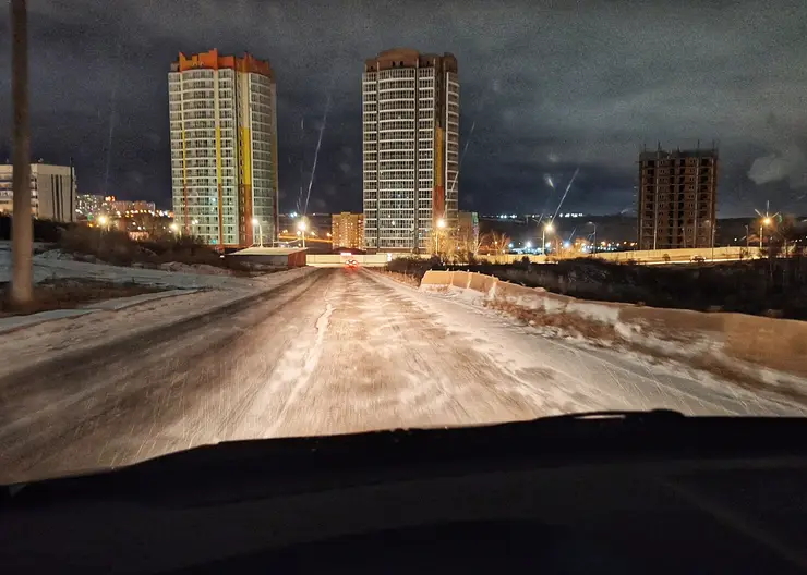 Зима началась. В Красноярске на дорогах Солнечного образовался ледяной накат