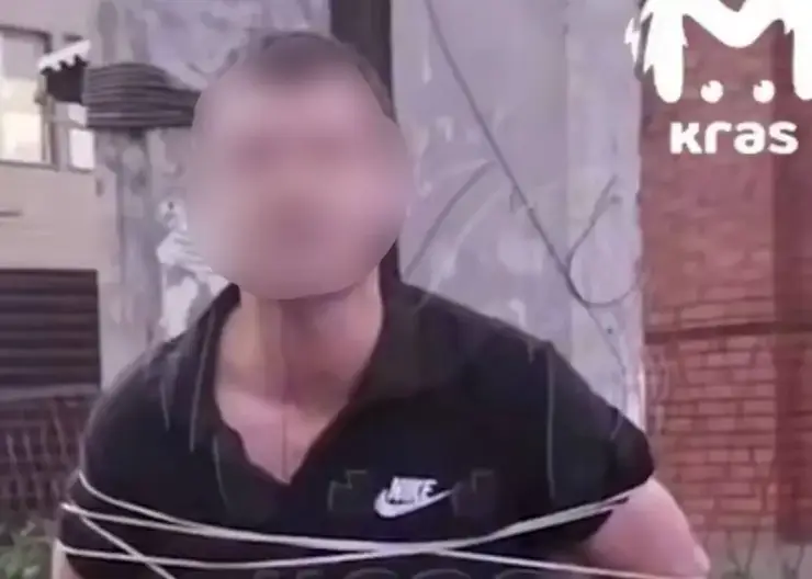 В Красноярске родители привязали к столбу подозреваемого в приставании к детям