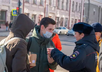 Полицейские развернули полевую кухню в центре Красноярска