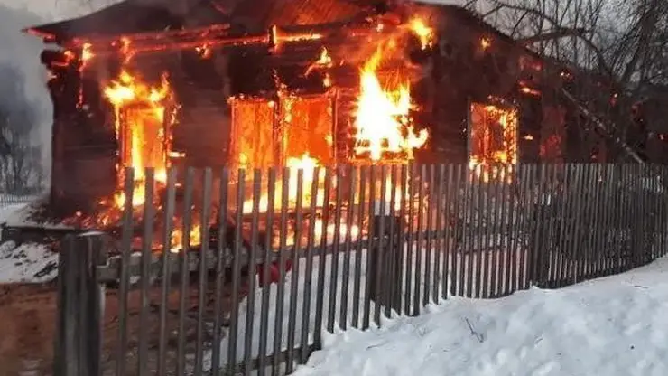 В Манском районе из-за пожара без связи осталась целая деревня