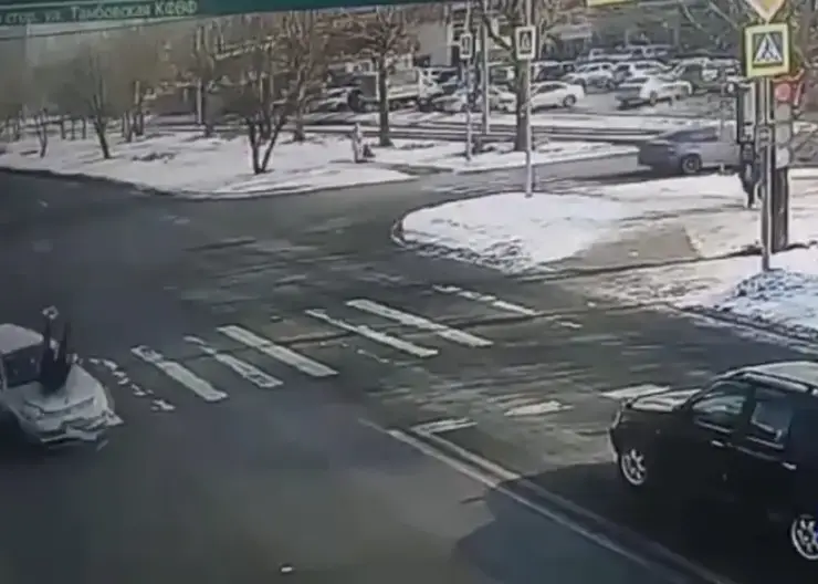 В Красноярске водитель без прав сбил 16-летнего подростка на пешеходном переходе