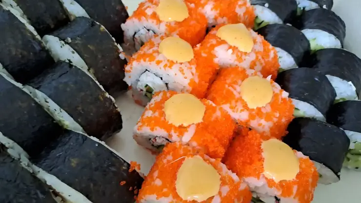 В Роспотребнадзоре красноярцам рассказали, как распознать некачественные роллы