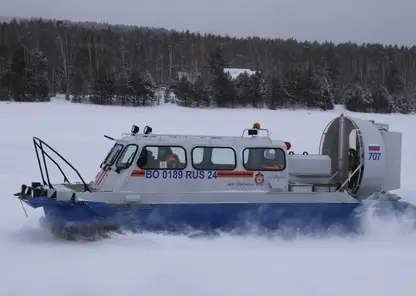 На Красноярском водохранилище помогли застрявшему на льду 36-летнему рыбаку