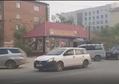 В Якутске сотрудник кафе избили клиента за жалобу на протухший суп