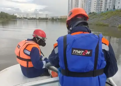 Спасатели ликвидировали масляное пятно на Абаканской протоке