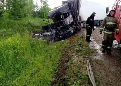 Три человека погибли в аварии с грузовиком в Красноярском крае