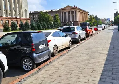 «Допускаем такой вариант». В Красноярске на проспекте Мира могут снова разрешить парковаться