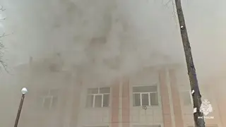 В Новосибирске загорелось здание педагогического колледжа