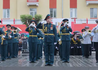 В Красноярске прошло торжественное шествие в честь 80-летия Победы