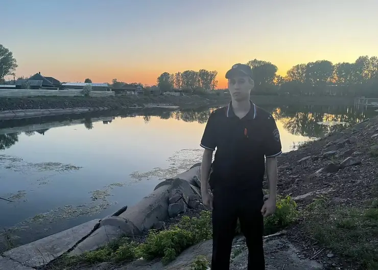 В Шушенском полицейский спас тонущего ребенка