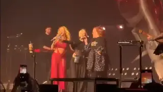 Группа «Оберег» вышла на сцену вместе с Anna Asti на концерте в Красноярске Группа «Оберег» вышла на сцену вместе с Anna Asti на концерте в Красноярске