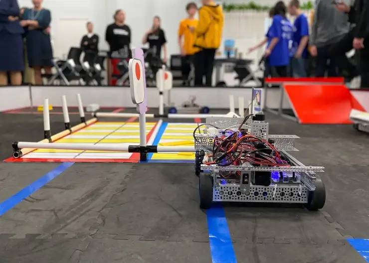 В Красноярске завершилась первая межрегиональная смена по робототехнике для школьников