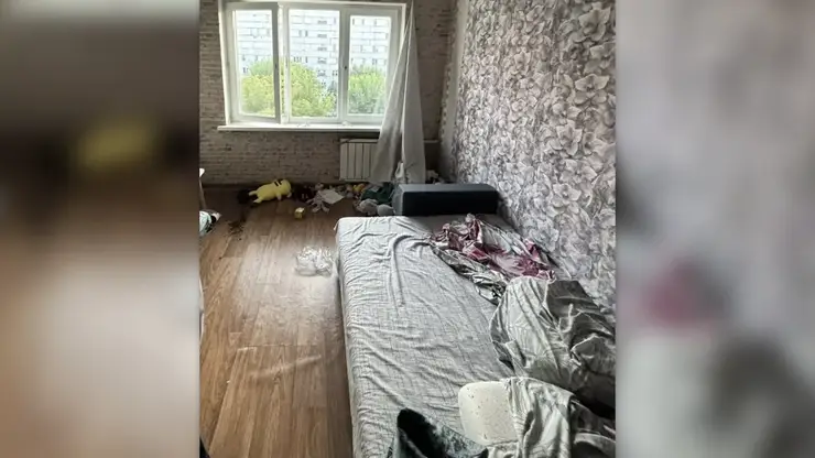 Двухлетний ребёнок погиб после падения из окна пятого этажа в Красноярске