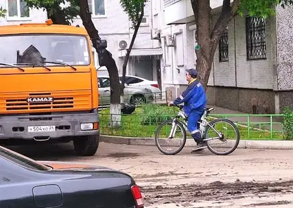 В Красноярске детская горка оставила 12 домов без холодной воды почти на сутки