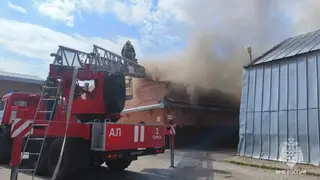 Здание мясокомбината «Сибагро» загорелось в Томске Здание мясокомбината «Сибагро» загорелось в Томске