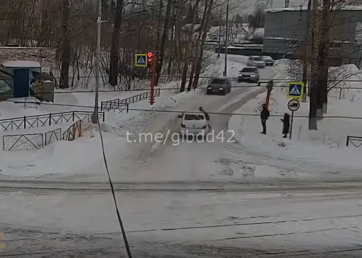 Иномарка наехала на ребенка в Кемерове — от удара его подбросило вверх