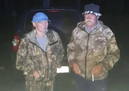 В Красноярском крае полицейские и волонтёры нашли в лесу заблудившихся грибников