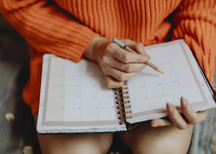 Россияне в октябре столкнутся с шестидневной рабочей неделей, а в ноябре отдохнут три дня подряд