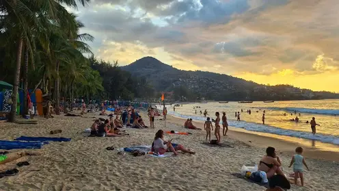 «Разобрано в августе всё»: куда экономно улететь из Красноярска на море осенью