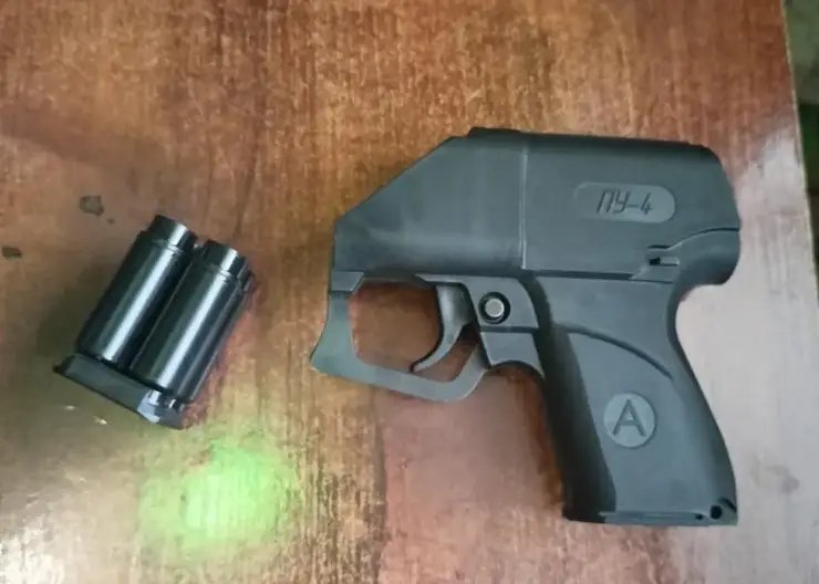 В Томске подросток напал на сверстника с ножом и пистолетом