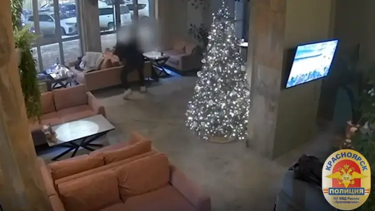 Красноярка приревновала мужа и напала на двух девушек в кафе