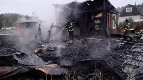 Мужчина погиб при пожаре в садовом доме в поселке Кедровый Красноярского края