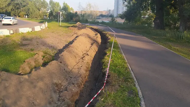 В Красноярске на дорожках к Коммунальному мосту установят новое освещение