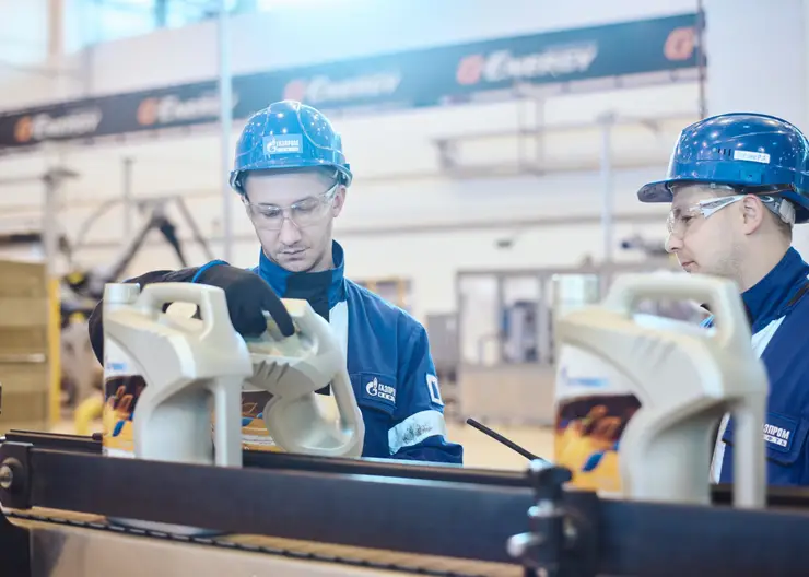 Сибирские ученые изобрели канистру, которая утилизируется в 20 раз быстрее обычного пластика