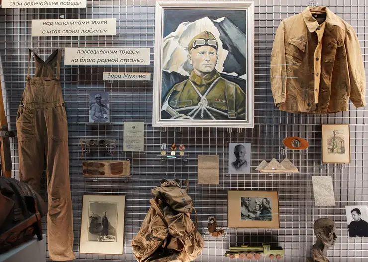 В Красноярске открылась выставка предметов из коллекции семьи Евгения Абалакова