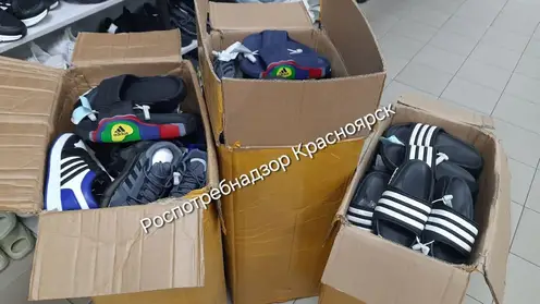 На партию незаконной обуви Adidas наложили арест в магазине Красноярска