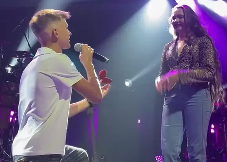 Парень сделал предложение девушке на концерте певицы МакSим в Новосибирске