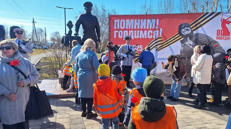 В Красноярске памятник герою вернулся на улицу Водянникова