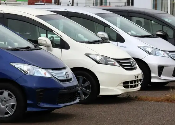 Автопоток парализовал Уссурийск: таможенники перешли на усиленный режим из-за рекордного ввоза машин