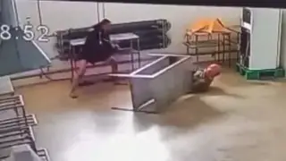 Молодой парень с ножом напал на работника птицефабрики в Емельяново Молодой парень с ножом напал на работника птицефабрики в Емельяново